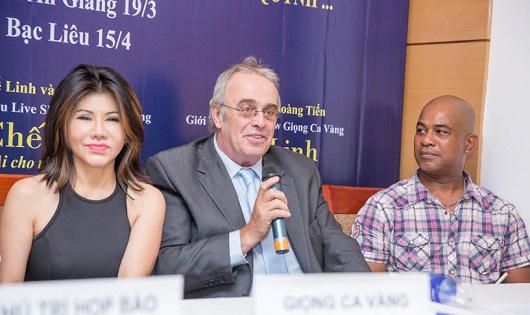 Chế Linh lần đầu song ca cùng Minh Tuyết tại Việt Nam